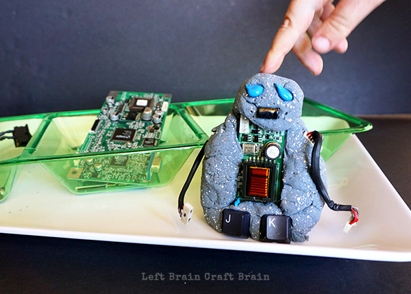 Robot Play Left Brain Craft Brain
